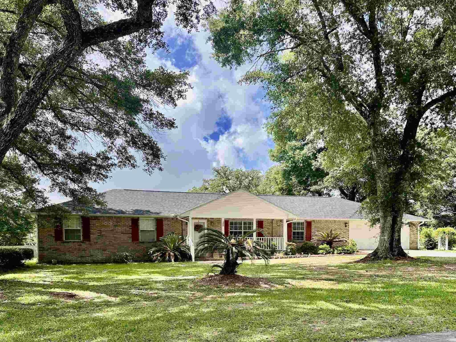 Property Photo: 1405 Aquila Dr FL 32514