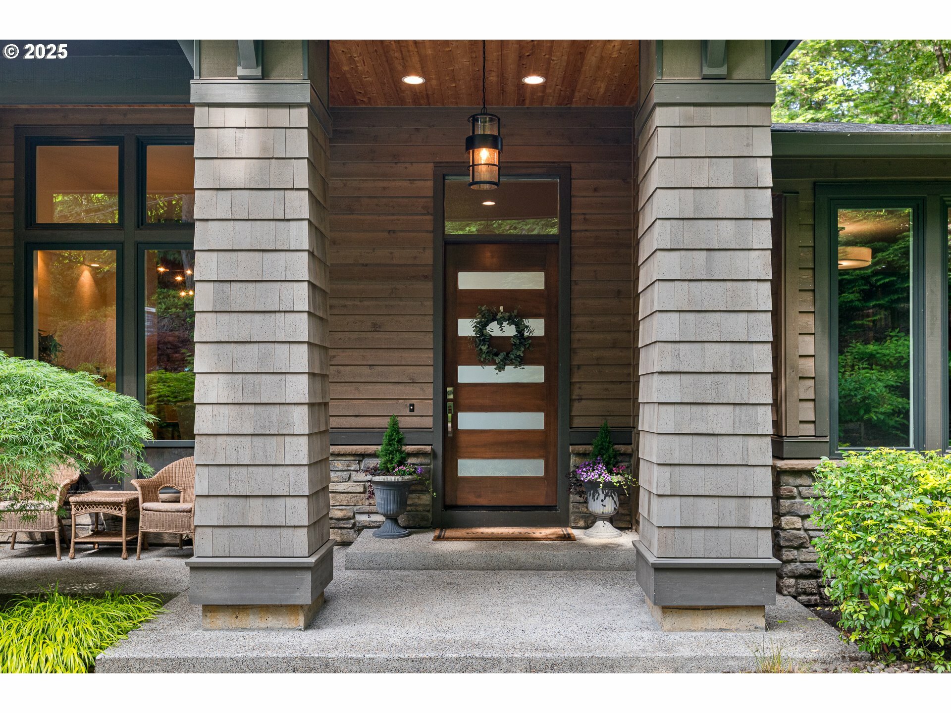 Property Photo: 1221 Glenmorrie Dr OR 97034