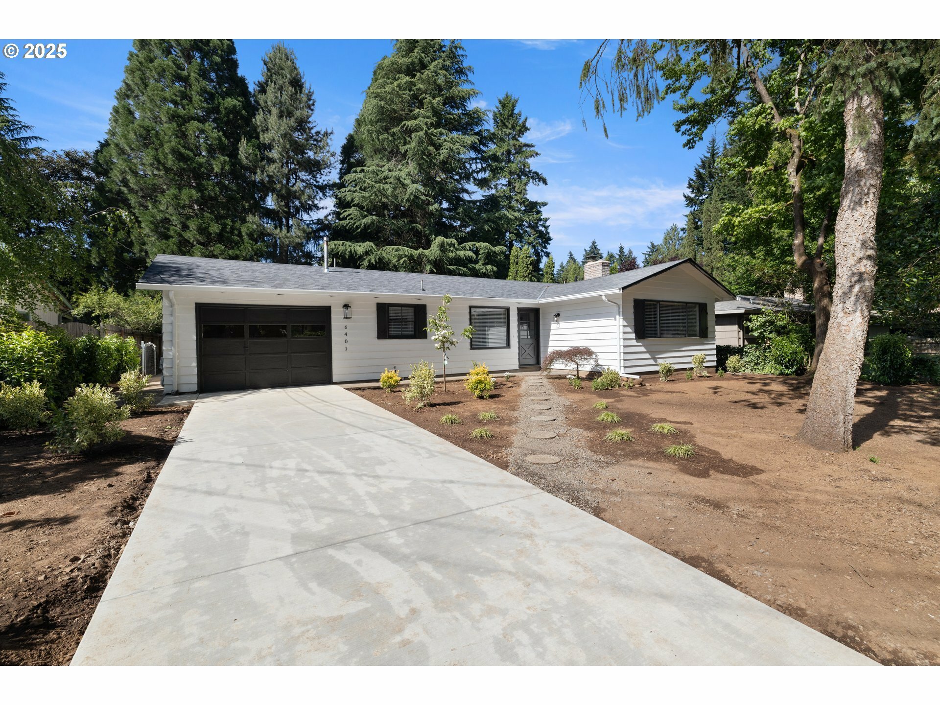 Property Photo: 6401 McEwan Rd OR 97035