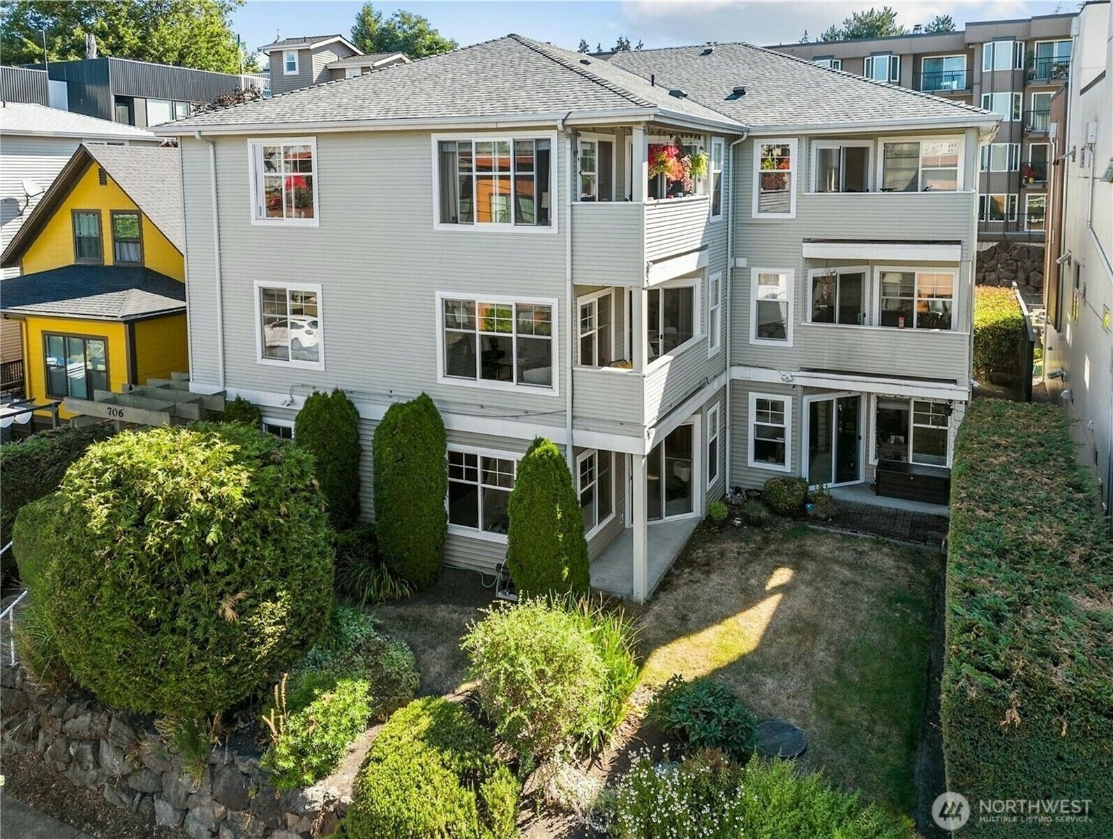 706  16th Avenue 203  Seattle WA 98122 photo