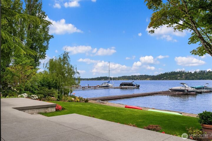Property Photo: 8620 N Mercer Way WA 98040