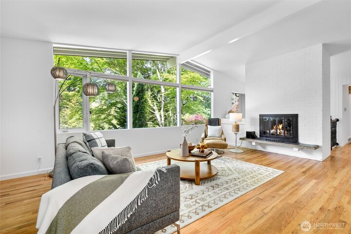 Property Photo:  5  Wembley Lane  WA 98040 