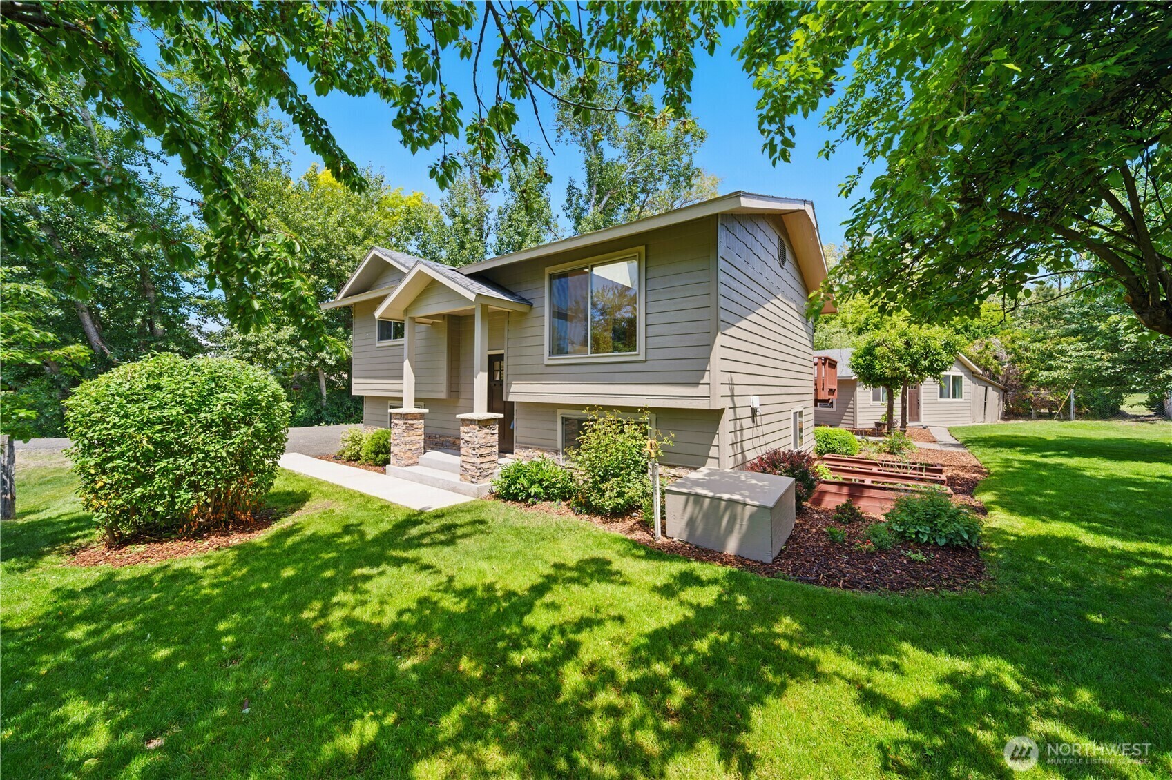 Property Photo: 34 Cochran Street WA 99329