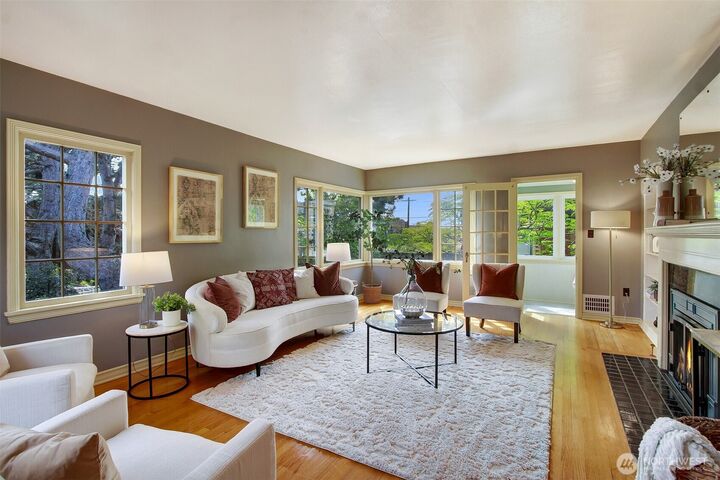 Property Photo:  1635  46th Avenue SW  WA 98116 