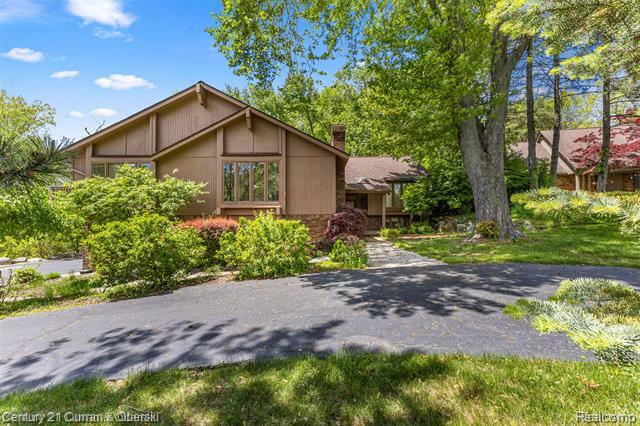 Property Photo: 2211 Shore Hill Drive MI 48323