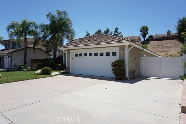 Property Photo: 39387 Via Temprano CA 92563