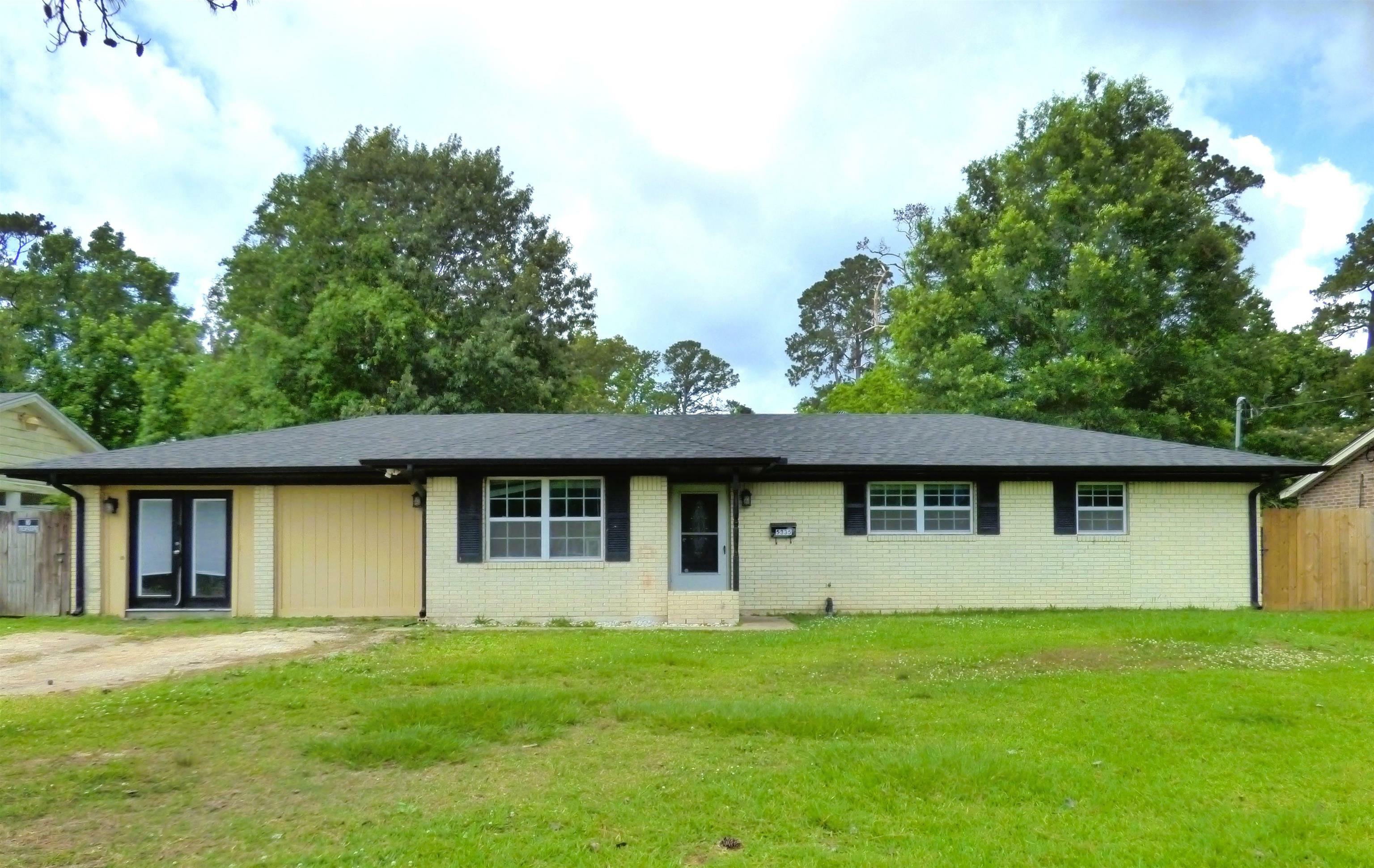 Property Photo: 5335 Idylwood St TX 77703