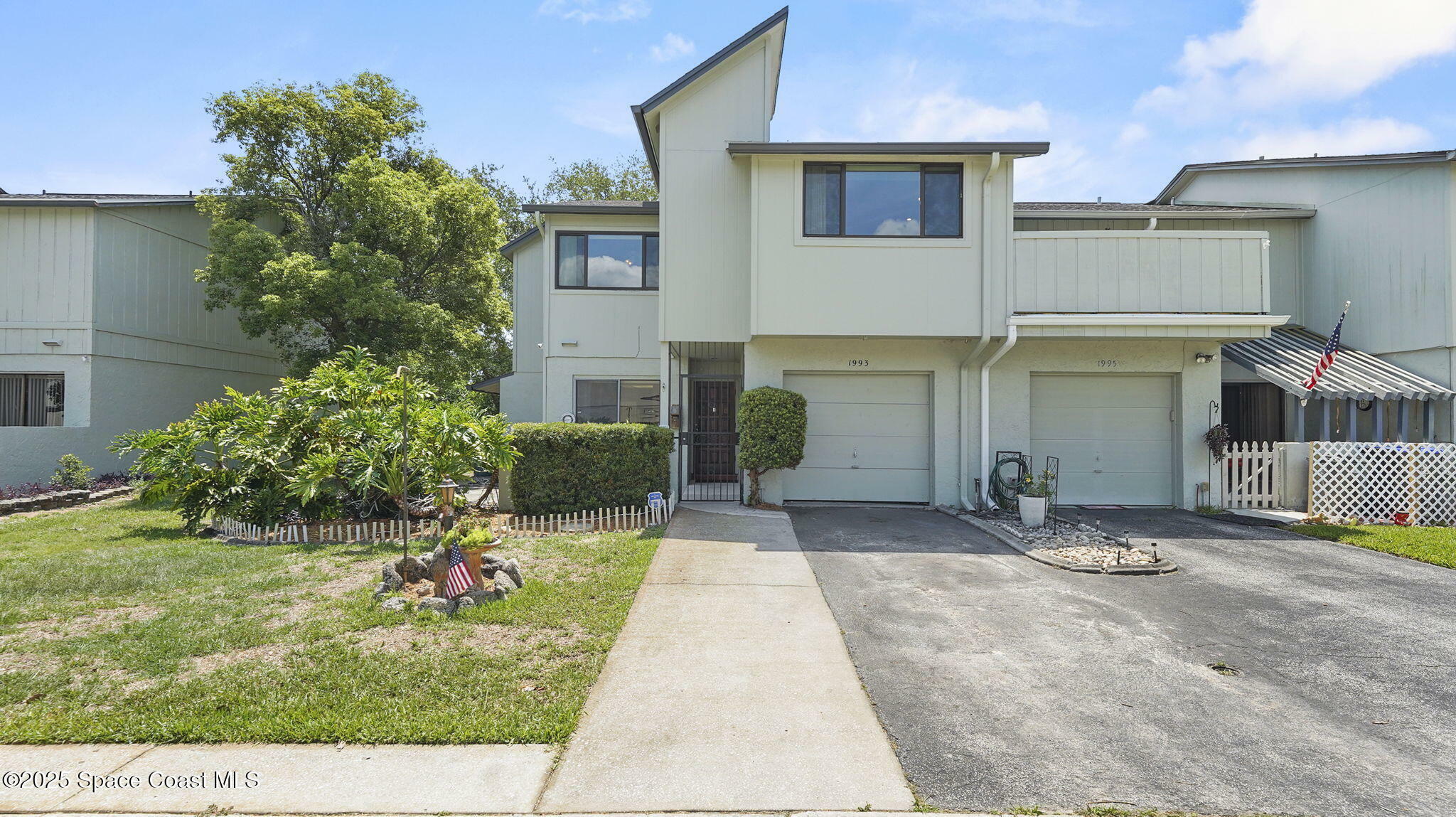 Property Photo: 1993 Dipol Courtway FL 32780
