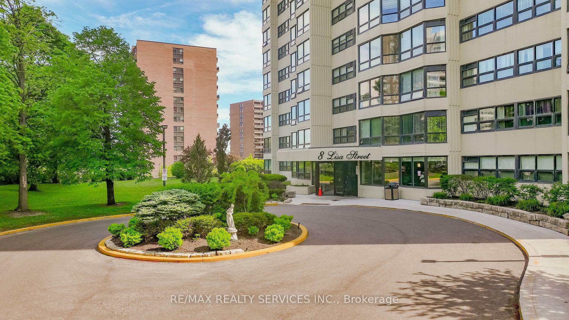 Property Photo: 8 Lisa Street 2802 ON L6T 4S6