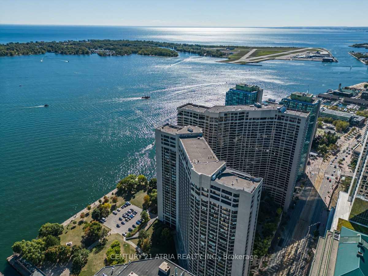 Property Photo: 65 Harbour Square 1401 ON M5J 2L4
