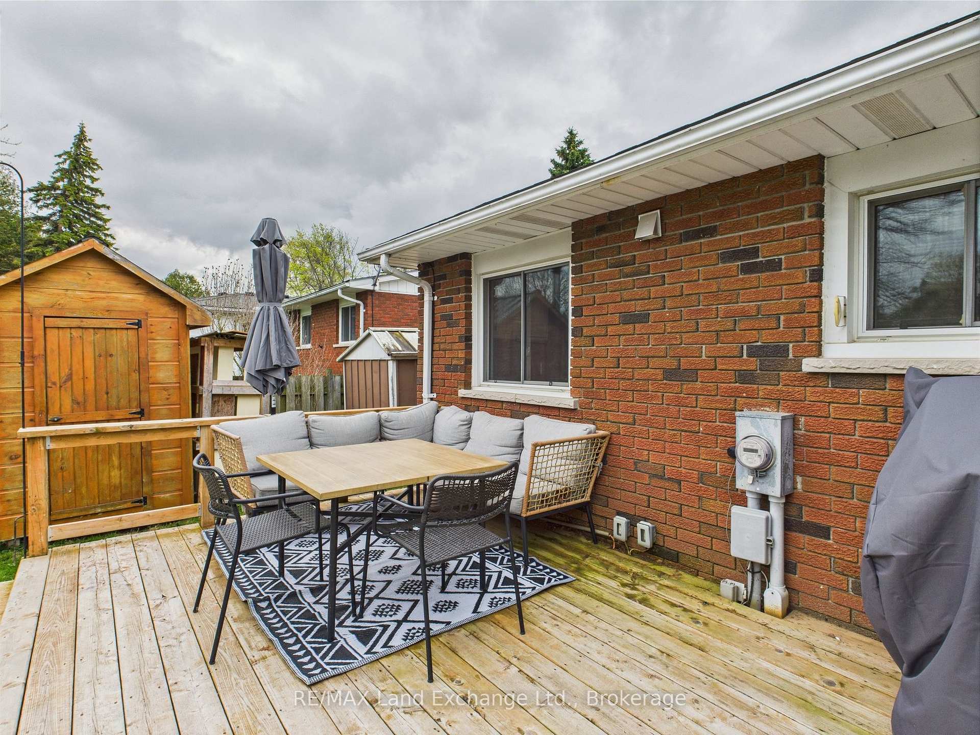 Property Photo: 39 Inverlyn Crescent N ON N2Z 1J2