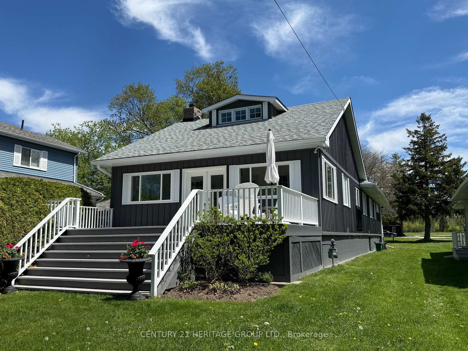 Property Photo: 915 Lake Drive N ON L4P 3E9