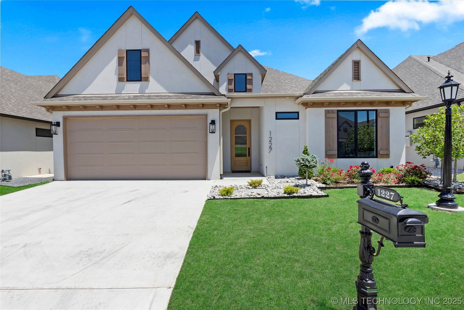 Property Photo:  1227 N 71st Place  OK 74014 