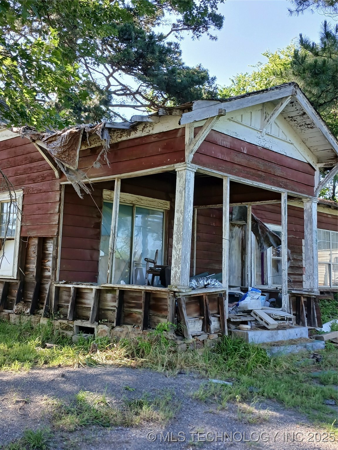 Property Photo: 609 1st OK 74547