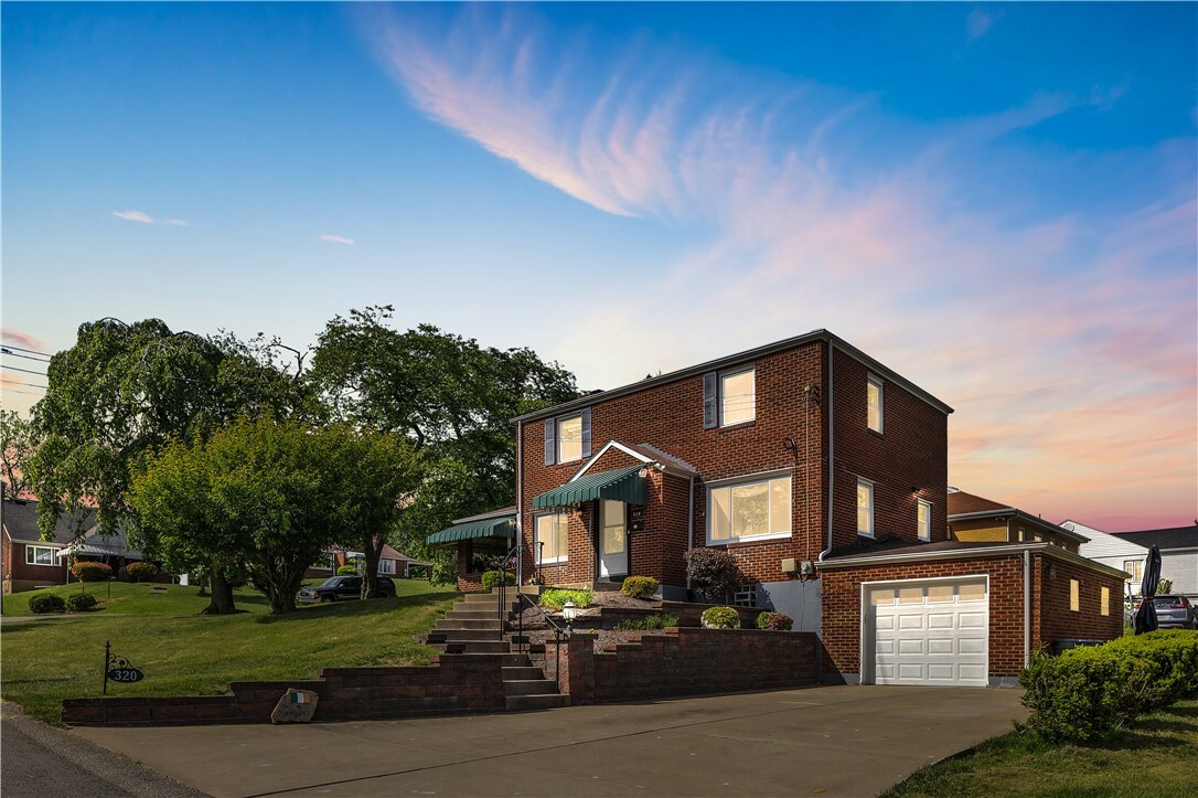 Property Photo: 320 Pinevue Dr PA 15146