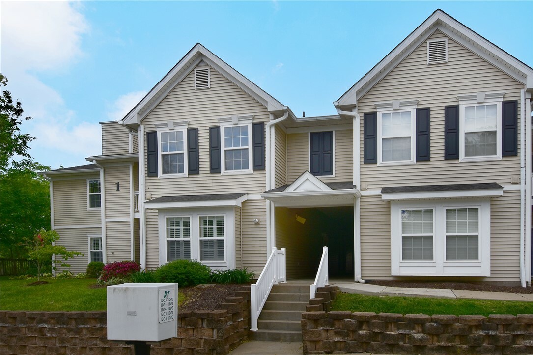Property Photo: 1201 Lenox Oval PA 15237