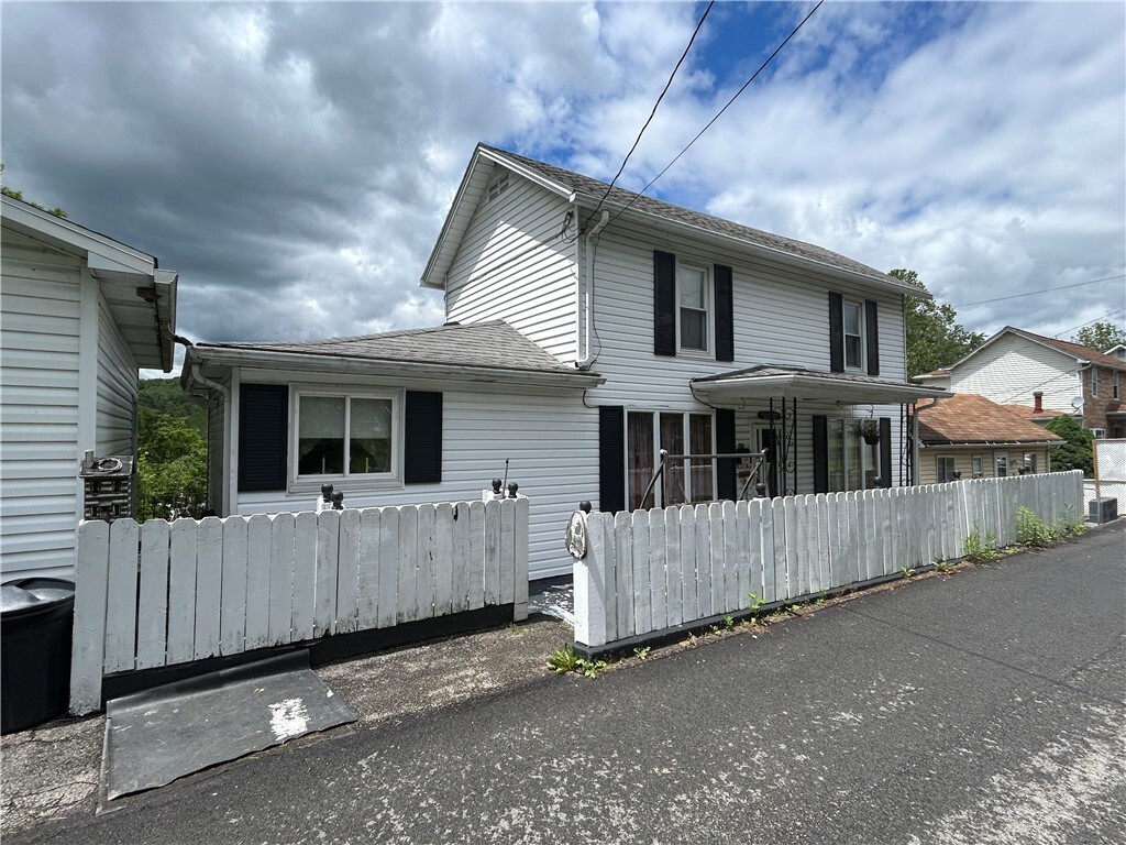 Property Photo: 42 Walnut Ave PA 15431