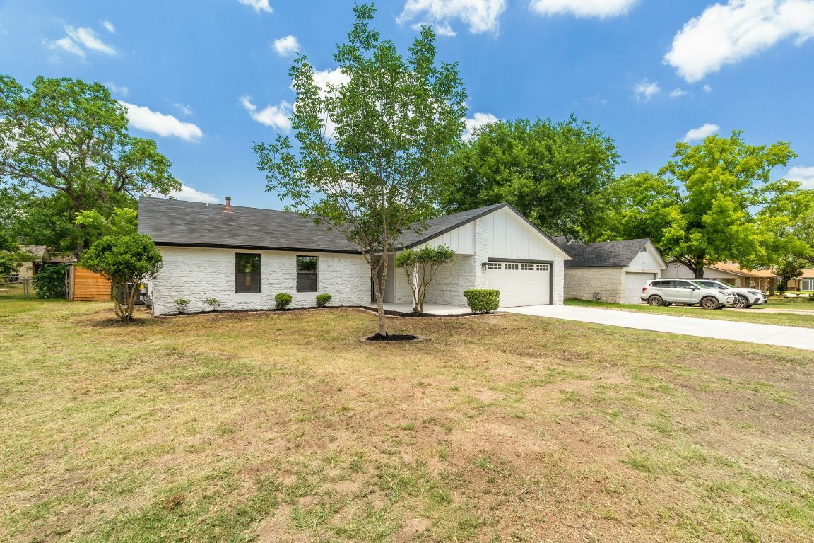 Property Photo: 14806 Parco Path TX 78660