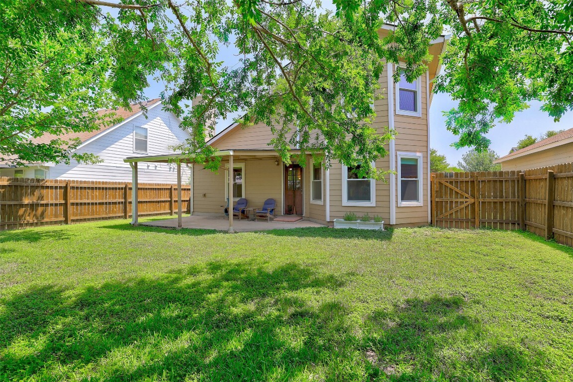 Property Photo: 1060 Leeds Castle Walk TX 78626