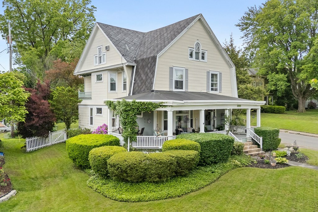 Property Photo: 819 Center Street OH 44805