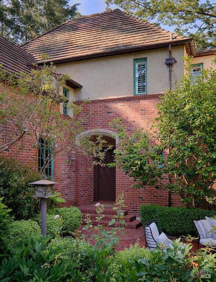 Property Photo:  3850 Montecito Avenue  CA 95404 