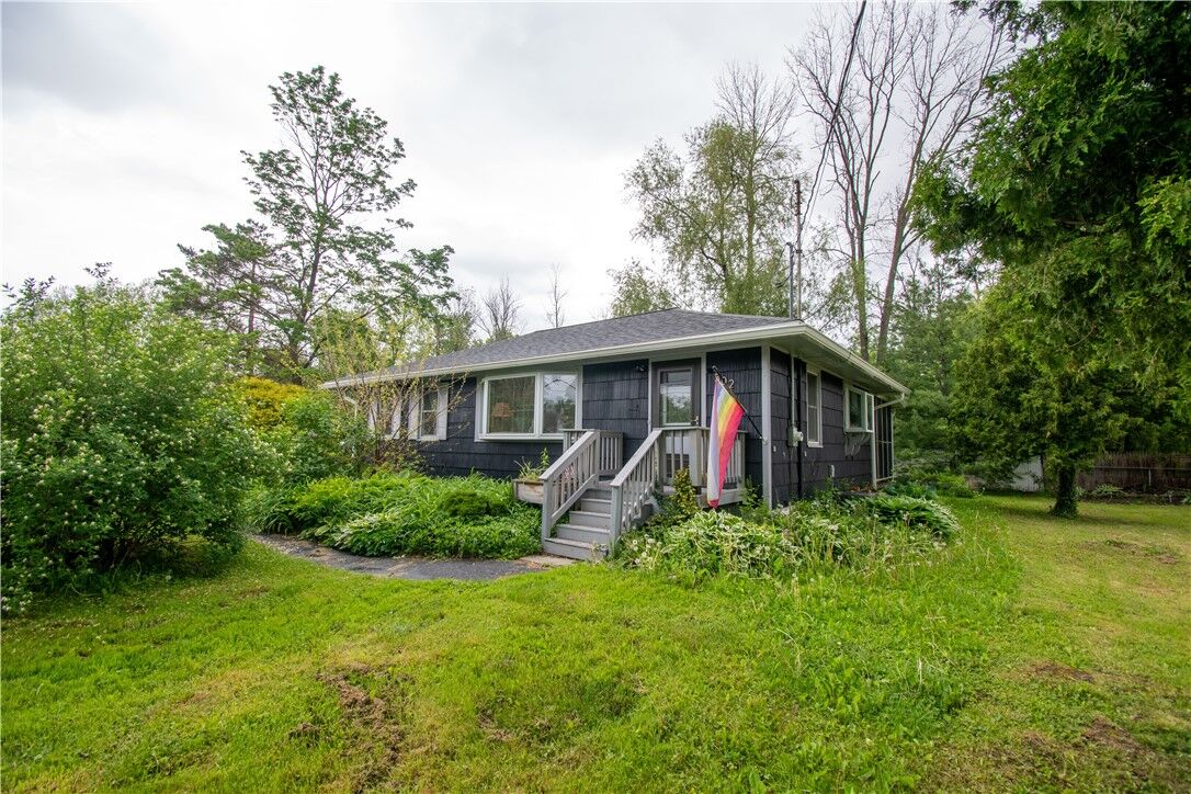 Property Photo:  302 W High Street  NY 14456 