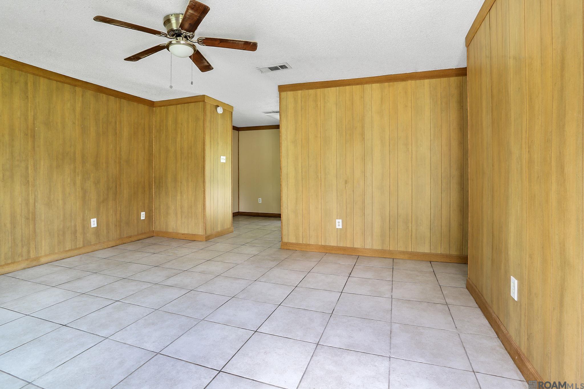 Property Photo: 16441 Vermillion Dr LA 70819