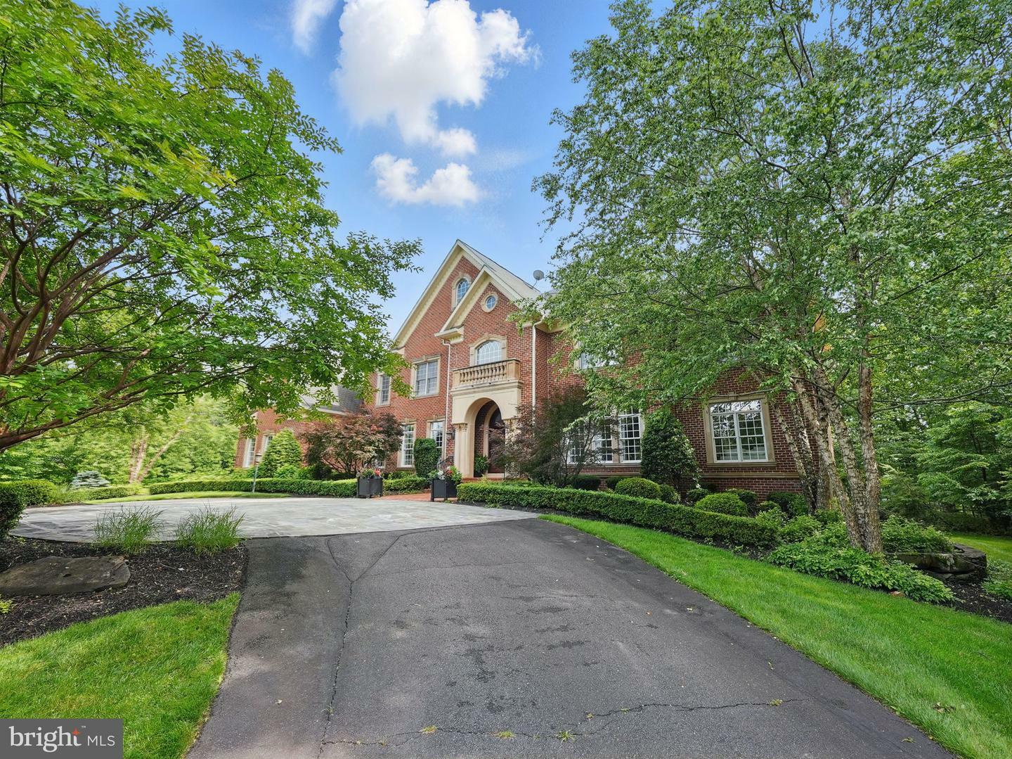 Property Photo: 2555 Vale Ridge Court VA 22124