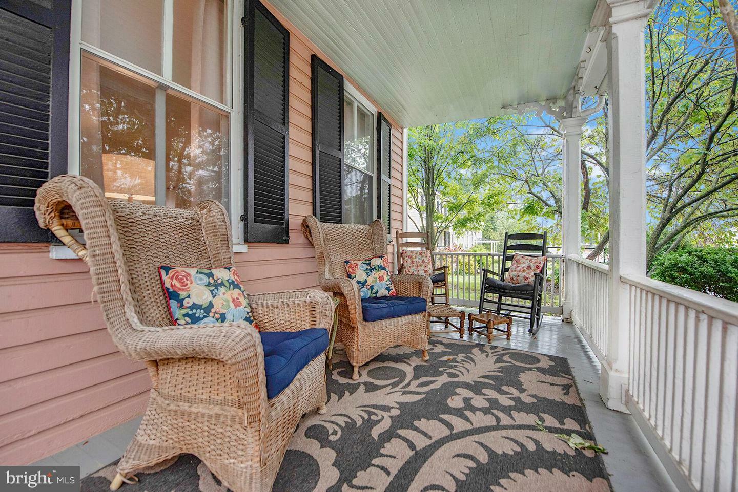Property Photo: 431 S King Street VA 20175