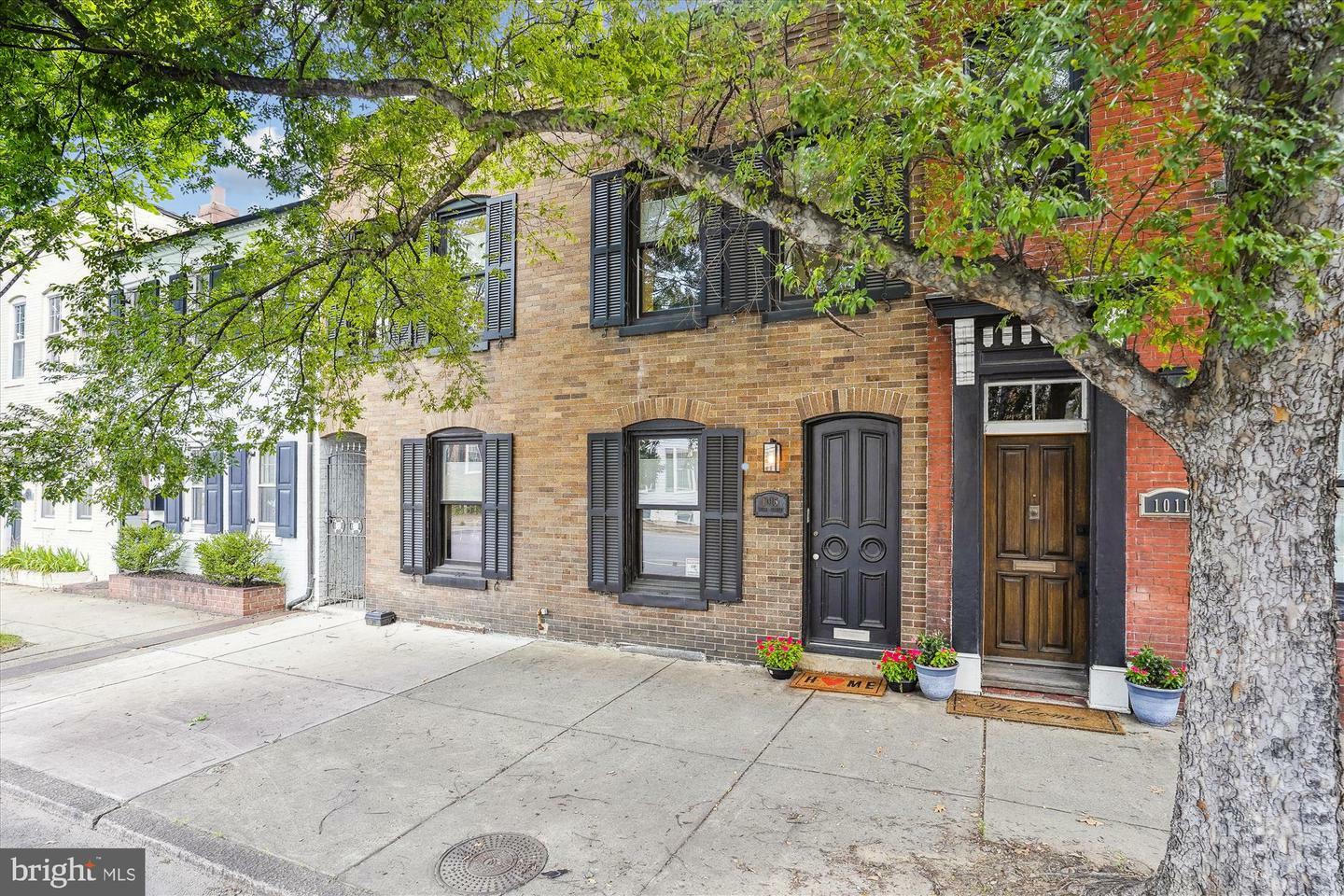 Property Photo: 1015 Duke Street VA 22314