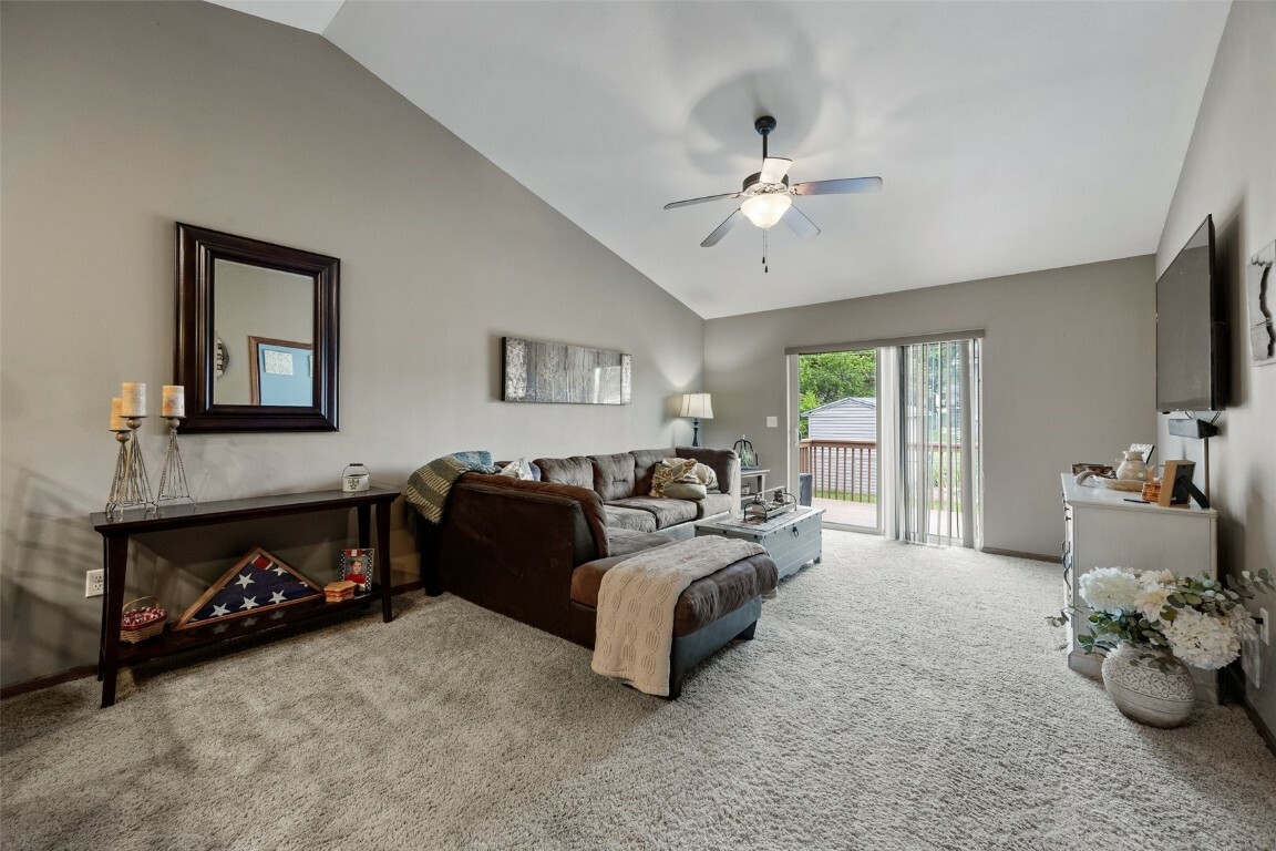 Property Photo: 302 Duchess Drive IA 52333
