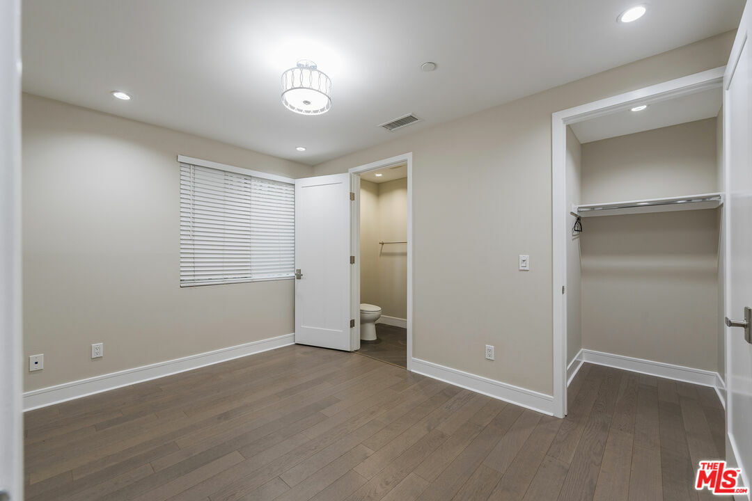 Property Photo: 1400 N Fuller Ave CA 90046