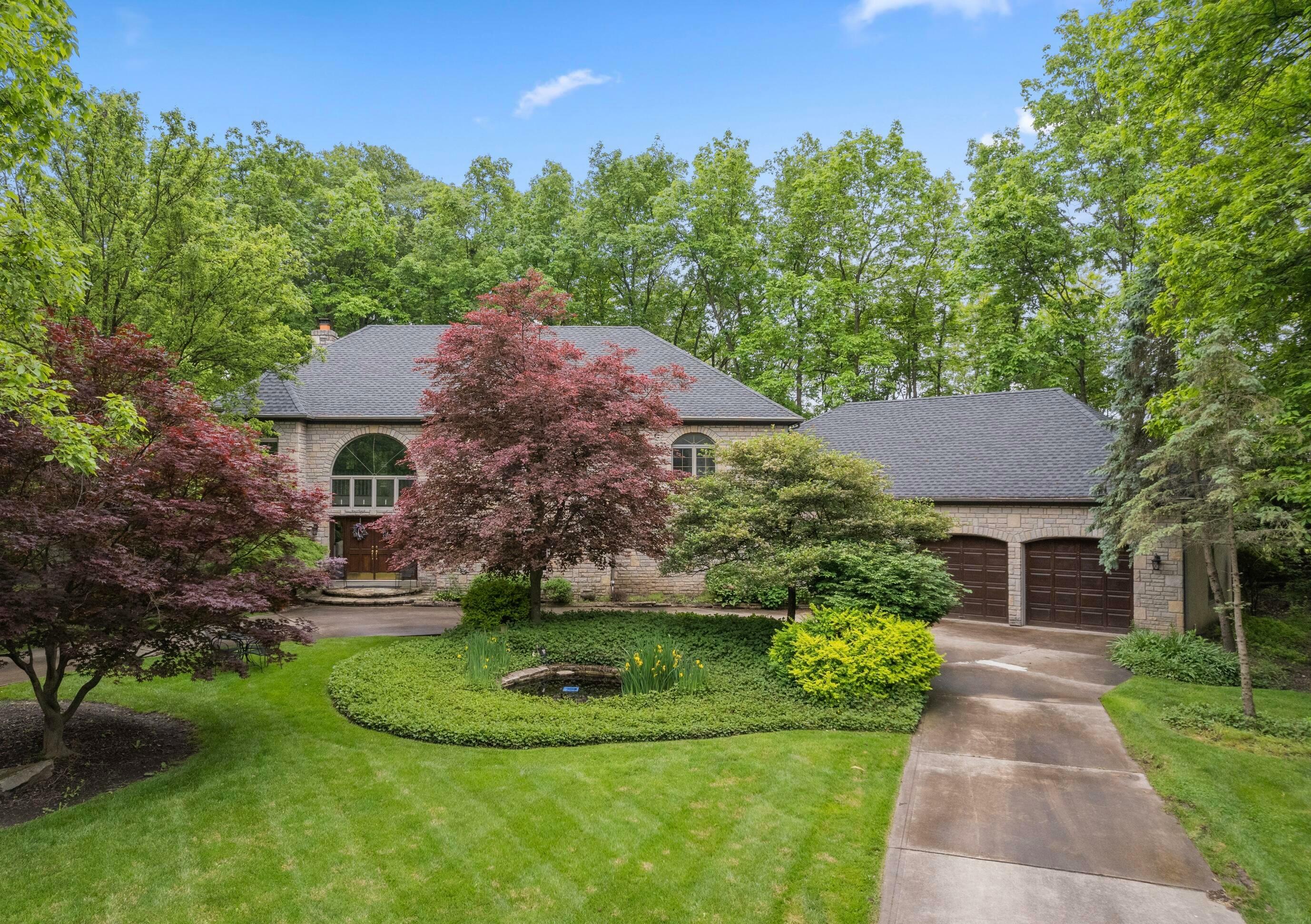 Property Photo: 8039 Crossgate S Court OH 43017