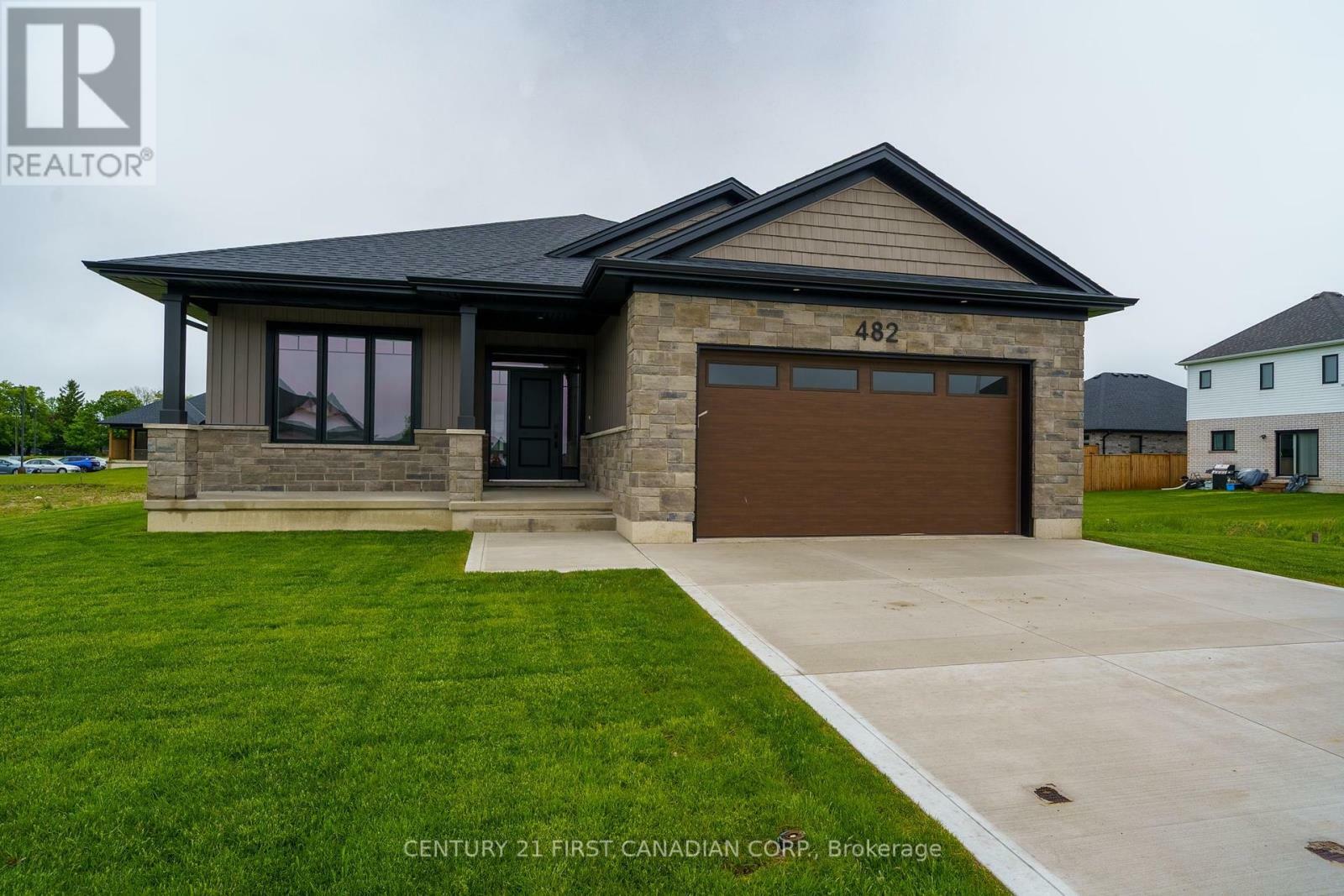 482 Julianna Court  Plympton-Wyoming (Plympton Wyoming) ON N0N 1T0 photo