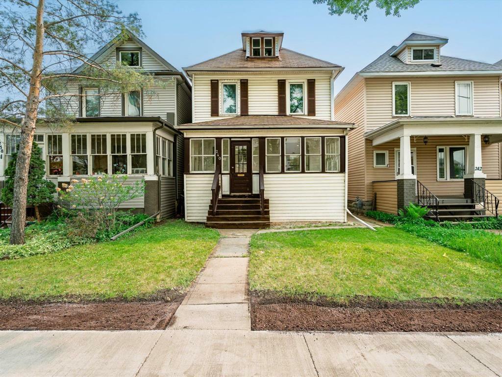 Property Photo: 240 Inkster Boulevard MB R2W 0J9