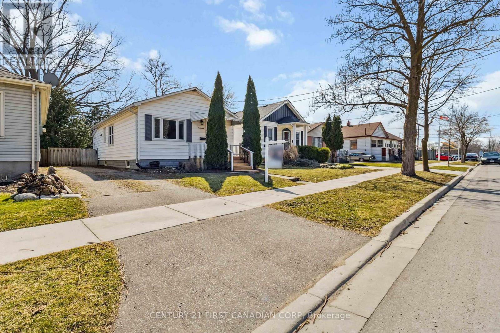 Property Photo:  17 Highway Avenue  ON N6C 2K4 