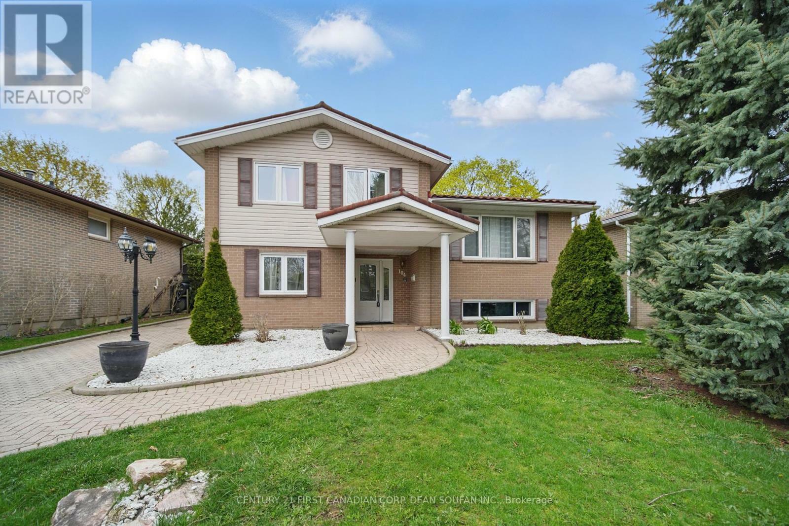 Property Photo: 104 Antrim Crescent ON N6E 1G8