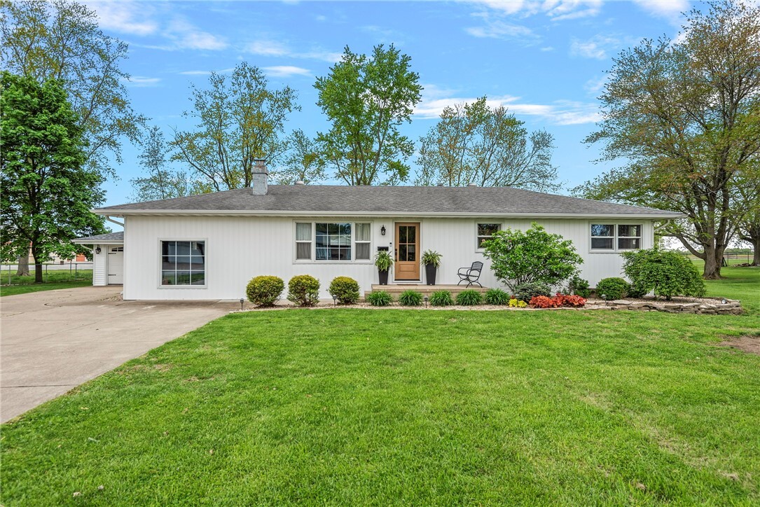 Property Photo:  111 W 7th Street  IL 62557 