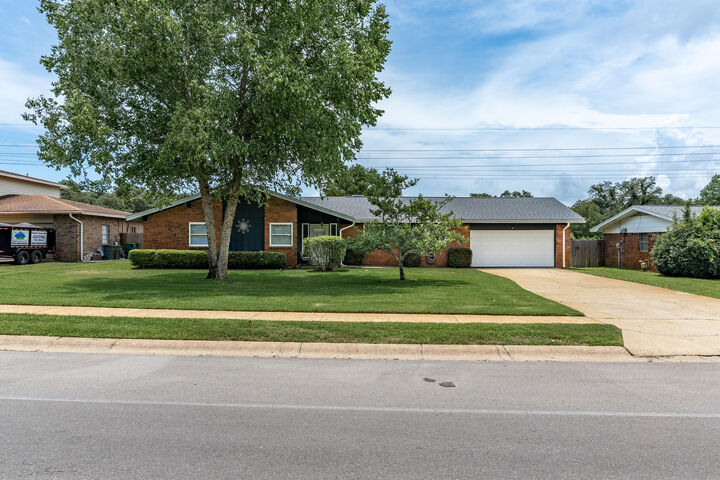 Property Photo: 310 NW Jonquil Avenue FL 32548