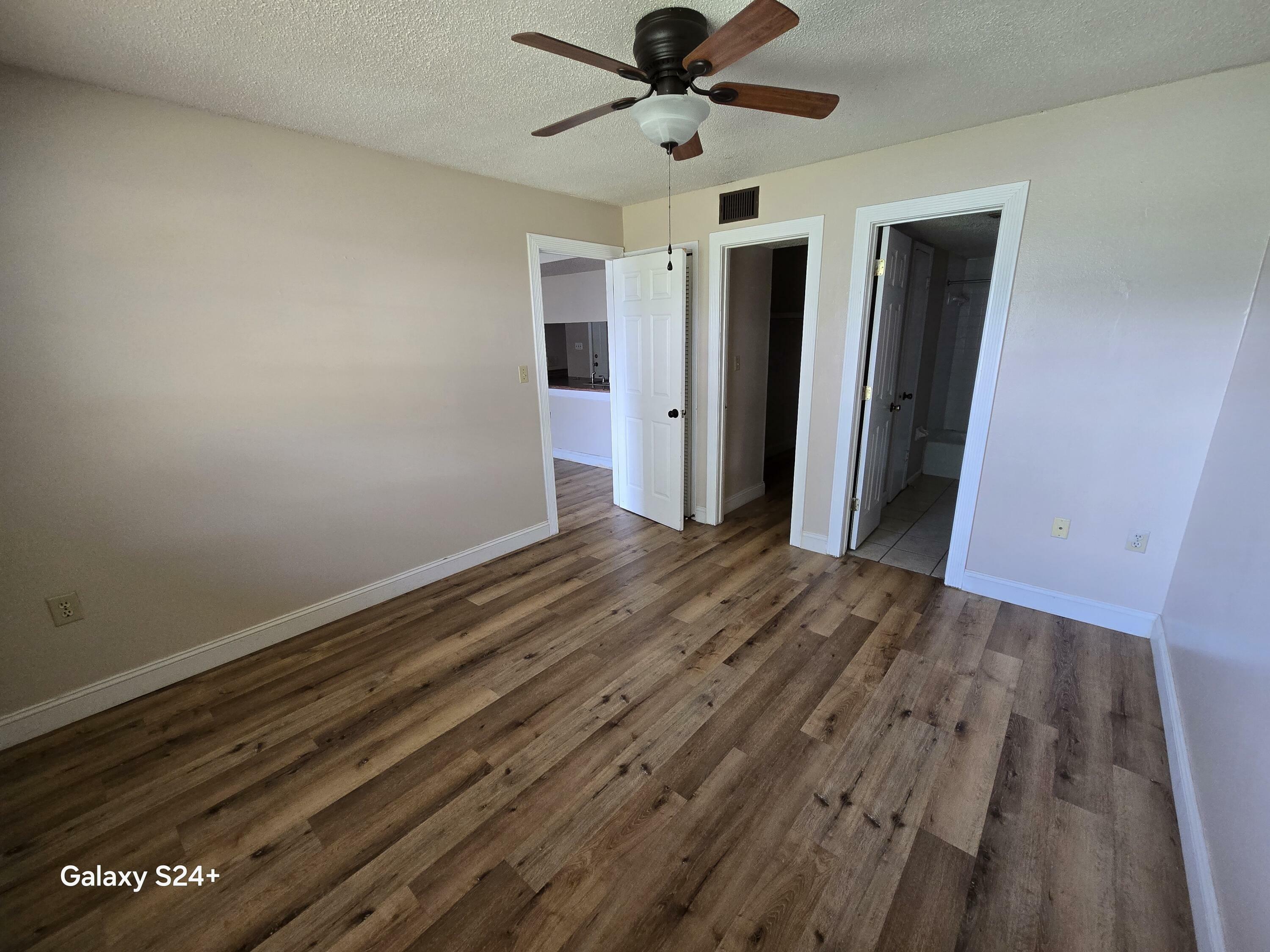 Property Photo: 605 Colonial Drive 4 FL 32547