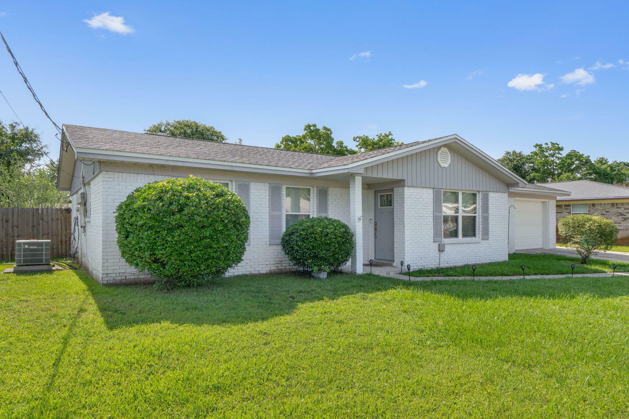 Property Photo: 153 Brewer Circle FL 32569
