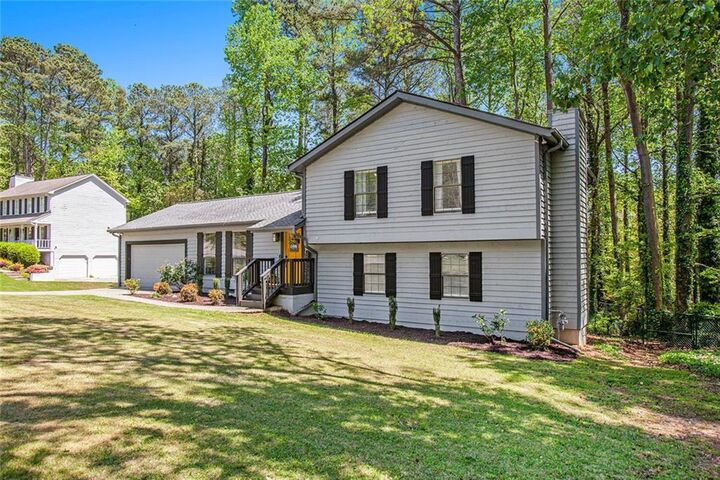 Property Photo:  2022 Ramblewood Court NE  GA 30062 