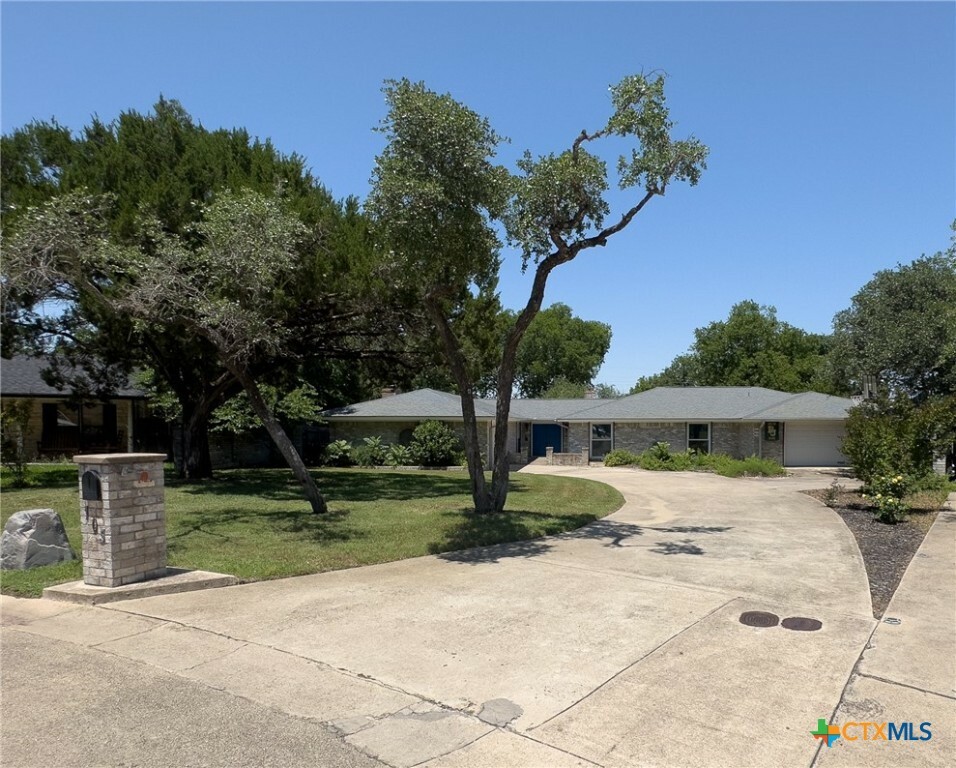 Property Photo: 105 Oakmont Circle TX 76548