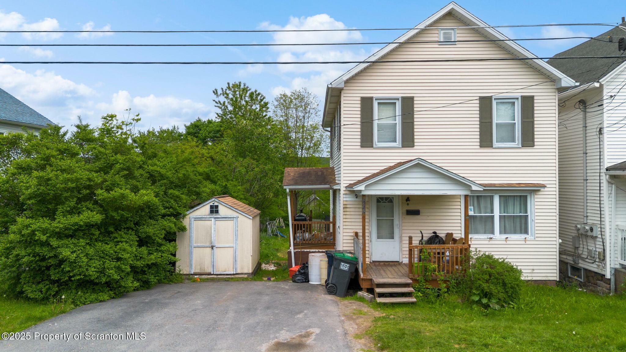 Property Photo: 424 Hudson Street PA 18421