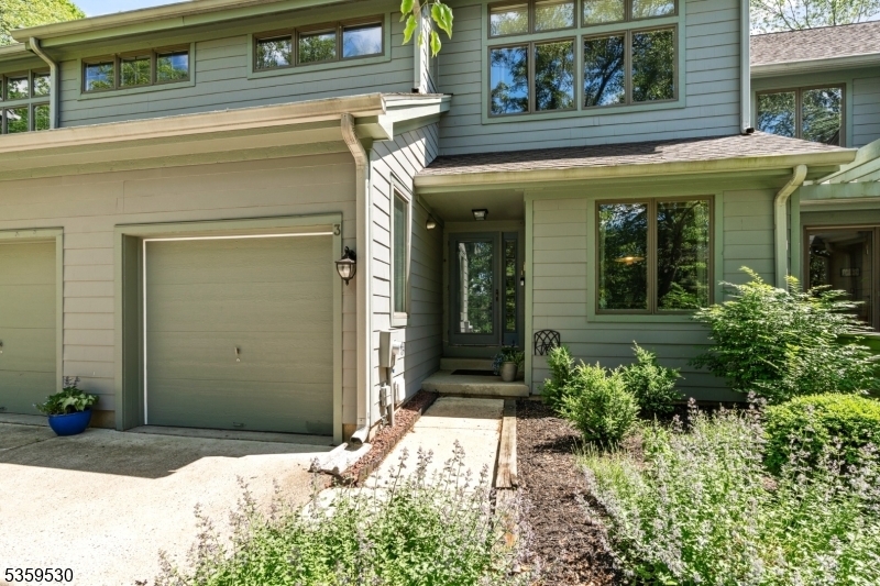 Property Photo: 3 Crofton Ct NJ 08530