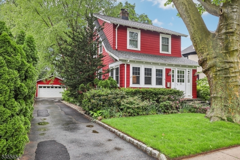 Property Photo:  5 Laurel Pl  NJ 07028 