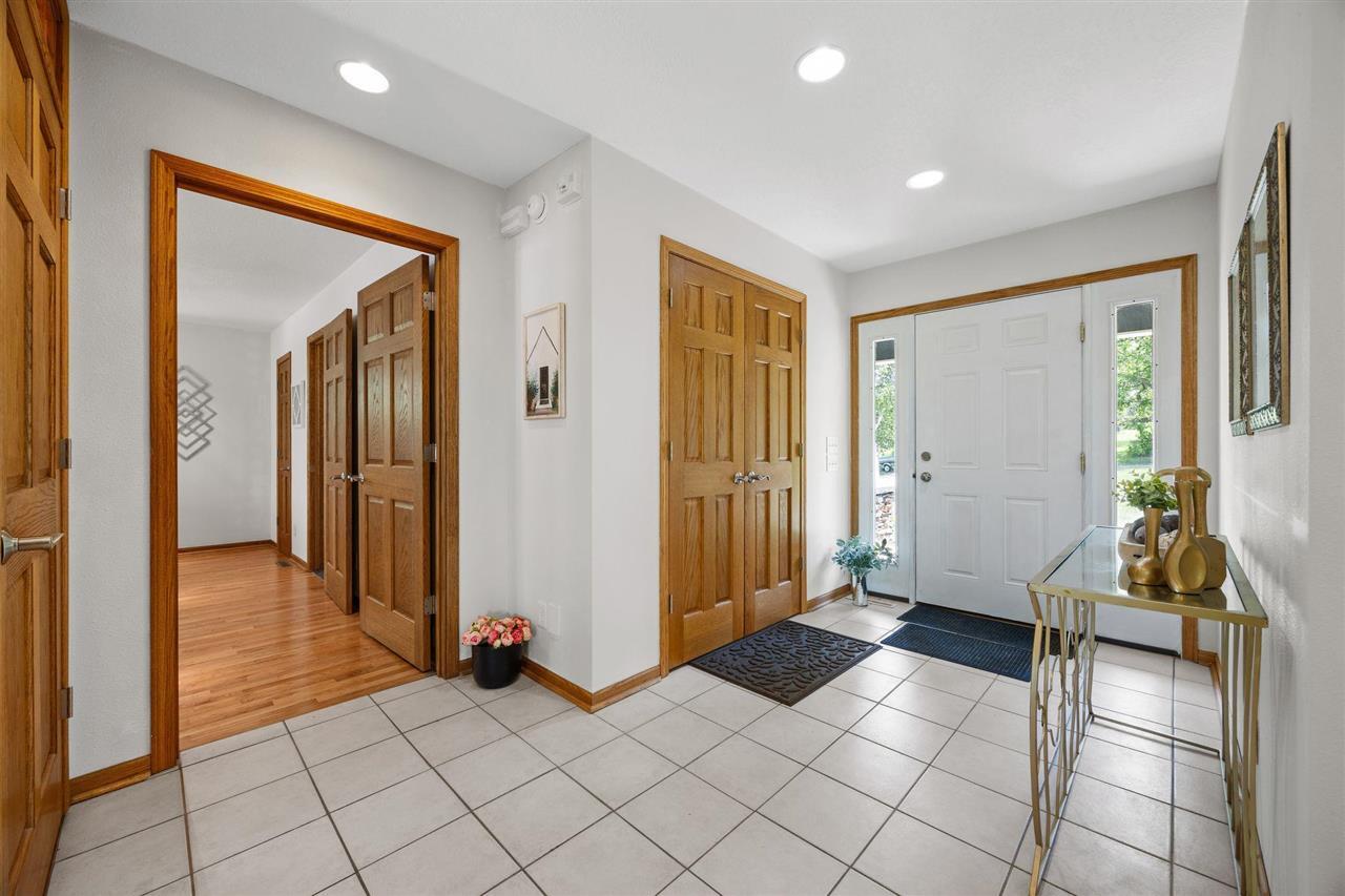 Property Photo:  3606 Sun Valley Dr  IA 52317 
