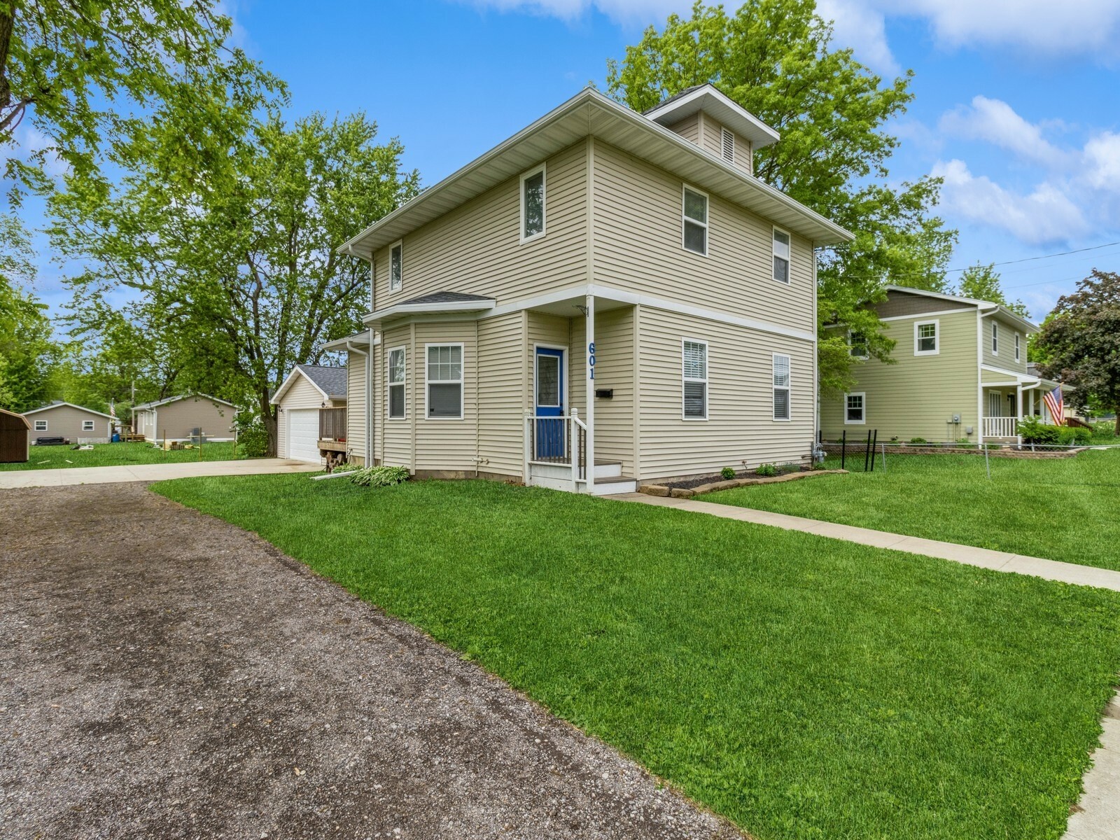 Property Photo: 601 S 3rd Avenue E IA 50208
