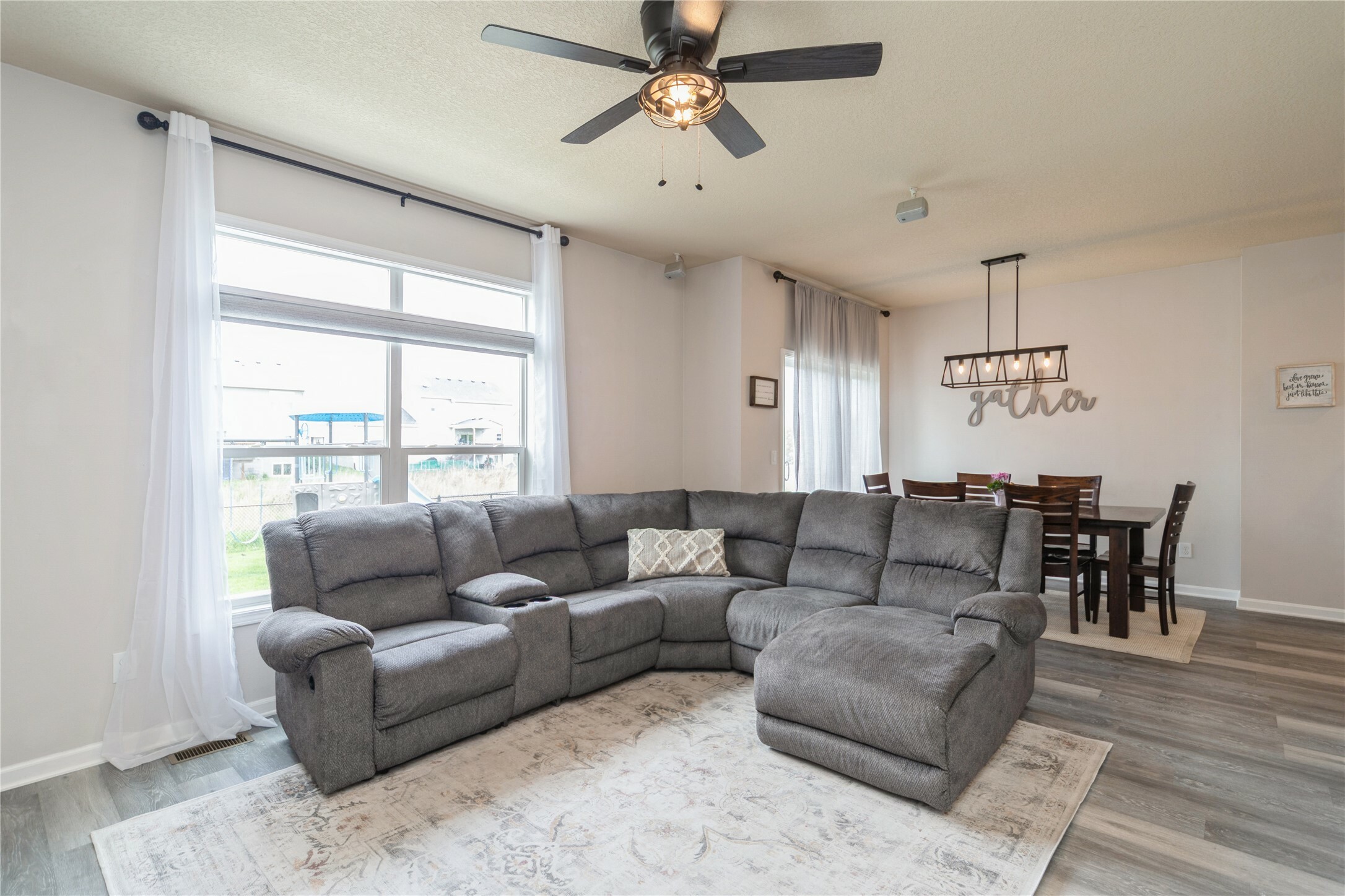 Property Photo: 613 SE 18th Street IA 50111