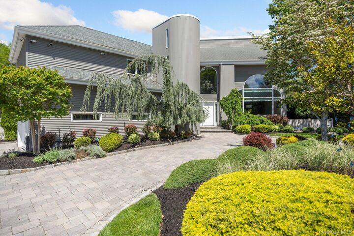 Property Photo:  10 Crick Holly Lane  NY 11730 
